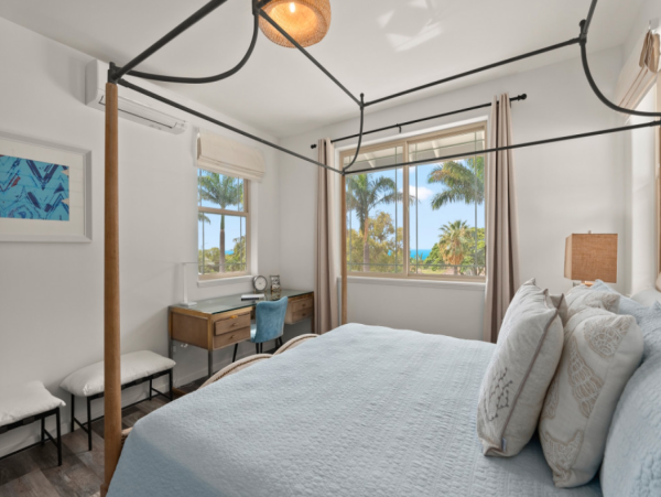 Luxury 4-Bedroom Retreat in Makaha Valley, Oahu - Your Perfect Getaway in Paradise